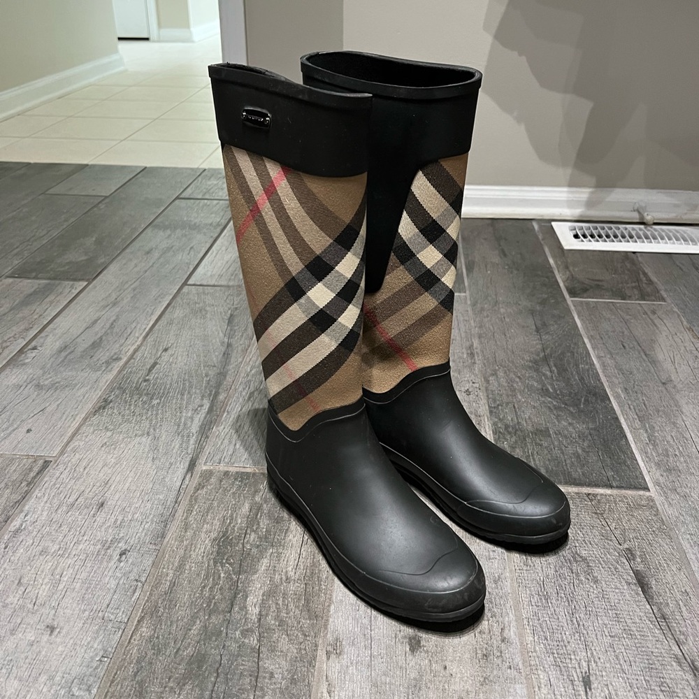 Authentic Burberry Rain Boots Size 7